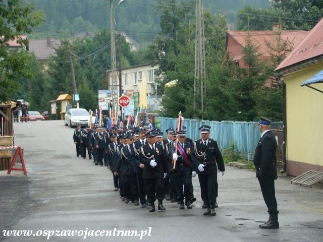 Przemarsz pod remize OSP Zawoja Centrum i zakonczenie oficjalnej czesci jubileuszu